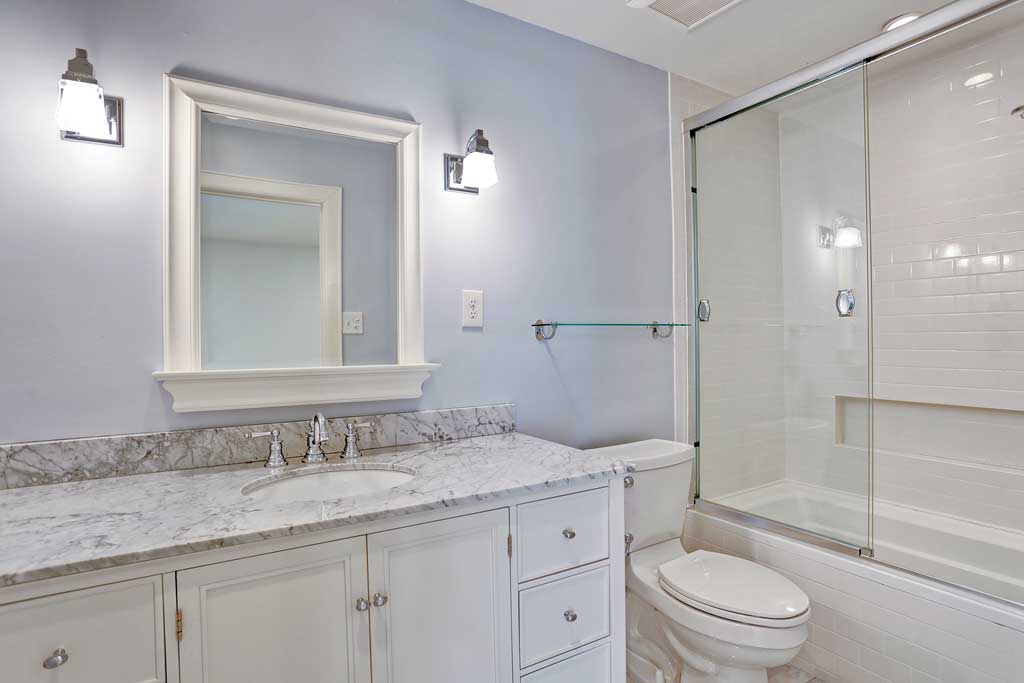 HP4-Deb-Elm-Design-Bathroom